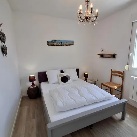 Charmant T2 Avec Balcon, Parking, A Deux Pas De La Plage Et De La Thalasso - - Fr-1-706-28 *