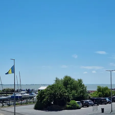 Charmant T2 Avec Balcon, Parking, A Deux Pas De La Plage Et De La Thalasso - - Fr-1-706-28 シャトライヨン・プラージュ